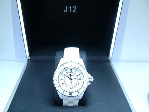 CHANEL ���`�� J12 �զⳳ������ �B�ʿ� �k��